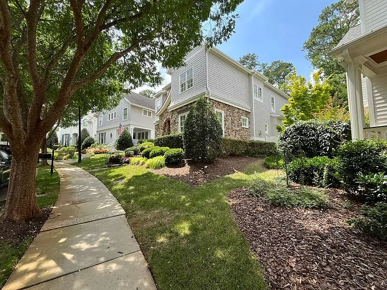 535 Guilford Cir — Photo 4