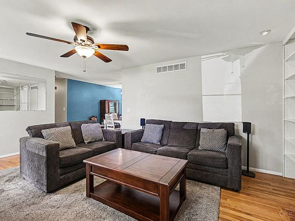 3rd image of 894 Meadow Ridge Dr