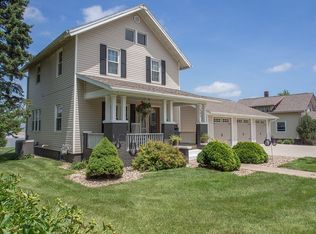 502 2nd St E, Newhall, IA 52315