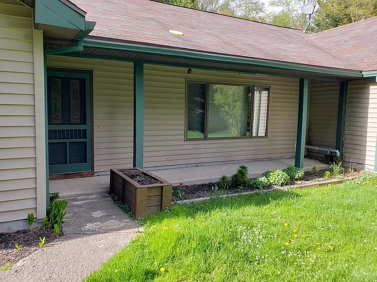 3885 Charlotte Creek Rd — Photo 4