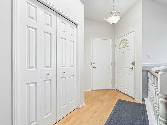 4th image of 772 Riverbend Dr SE