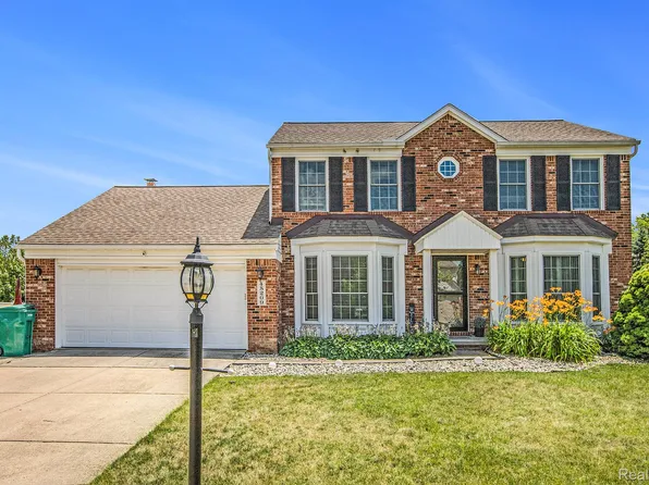45209 Greenbriar Dr, Belleville, MI 48111