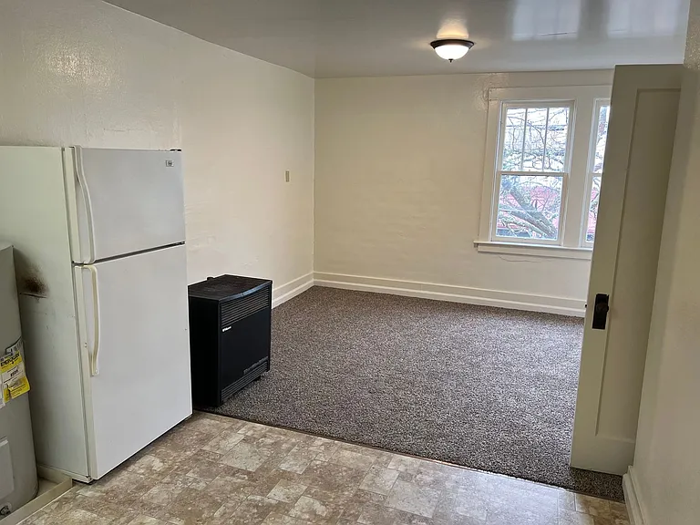 421 SE Main St #15 — Photo 2