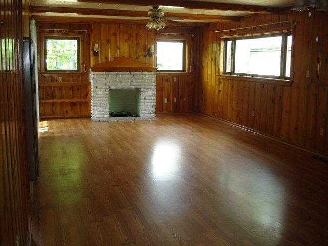 2nd image of 709 E Rose Dr