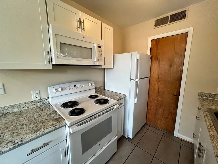 801 3rd St SW — Photo 9