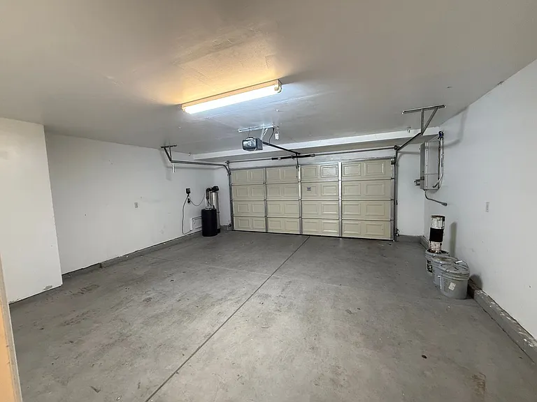 16664 Sheffield St — Photo 16