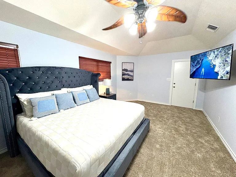 419 Country Club Dr — Photo 3