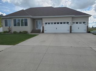 436 33rd St N, Moorhead, MN 56560