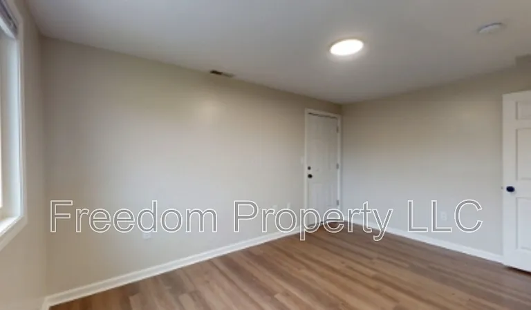 569 Center St #7 — Photo 12