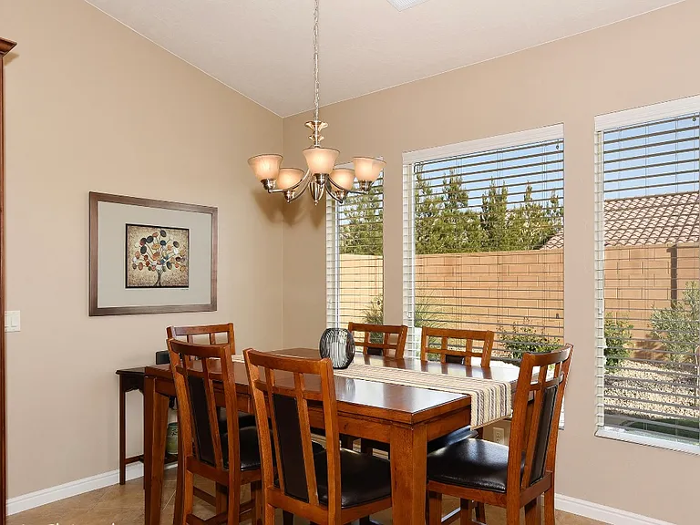 1556 W Songbird Dr — Photo 10