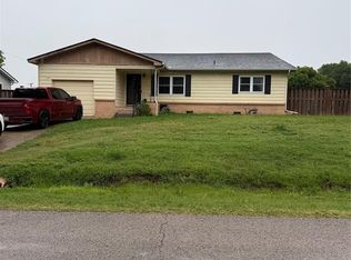 724 E 17th St, Prague, OK 74864