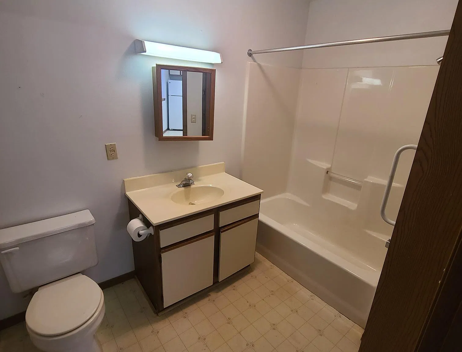340 Center St — Photo 4