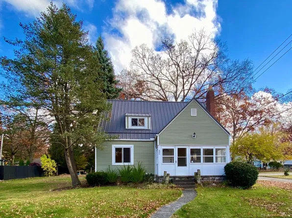 699 Hazelwood Ave, Vermilion, OH 44089