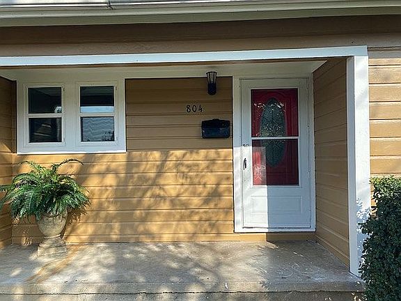 2nd image of 804 E Rosebud Ave