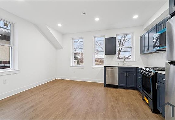 5th image of 812 W Roosevelt Blvd #3