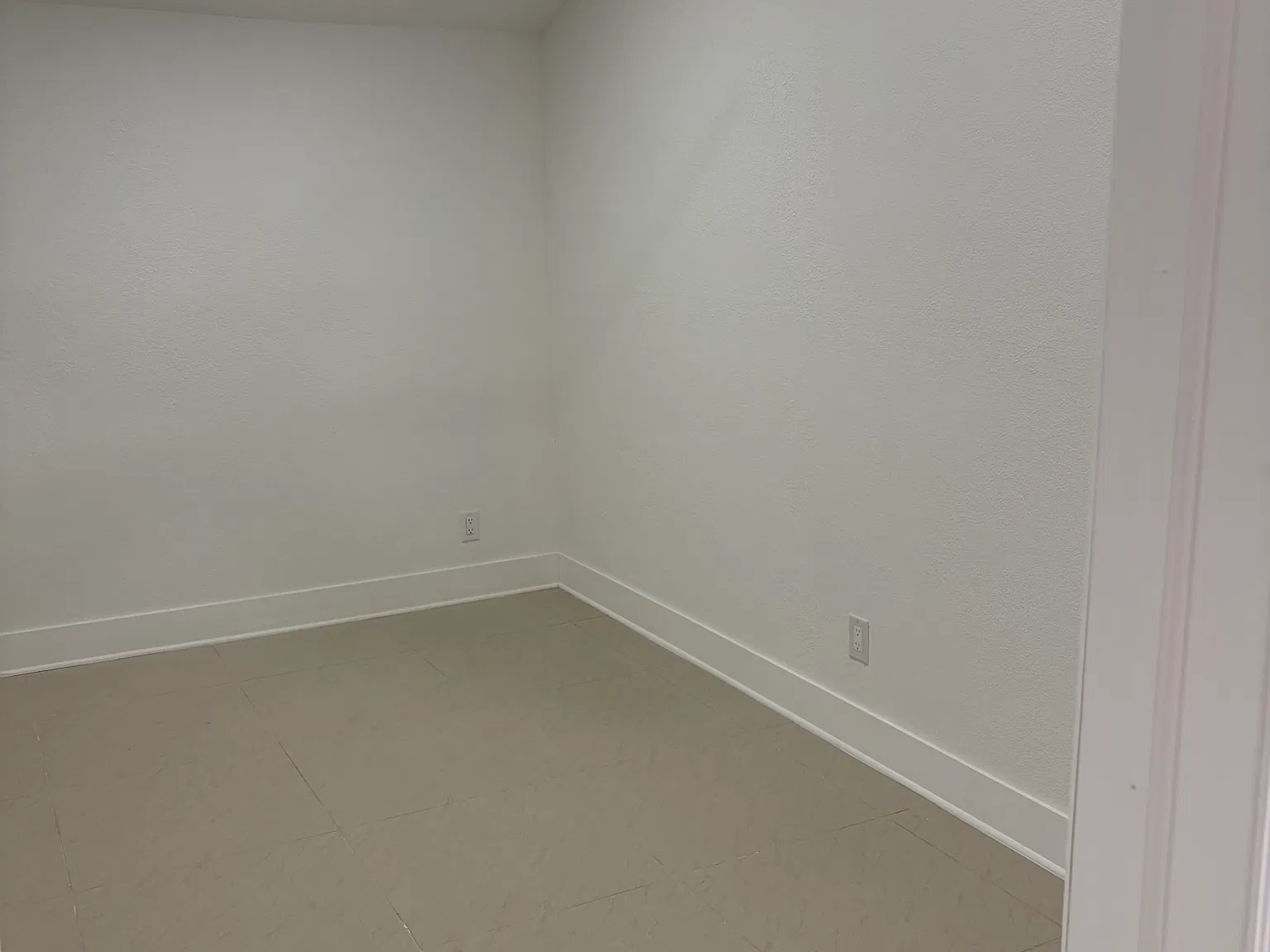 2 bed, 600 sqft, $1,800 — Photo 2