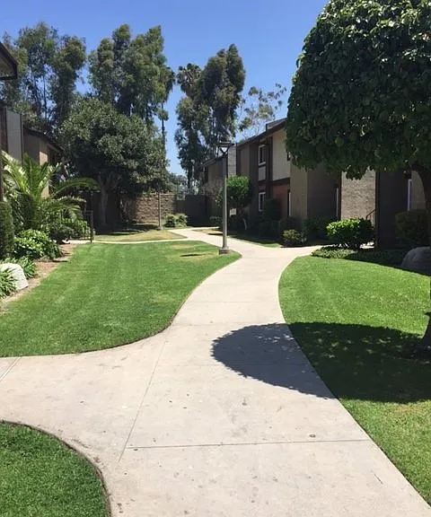 2300 S Victoria Ave — Photo 4