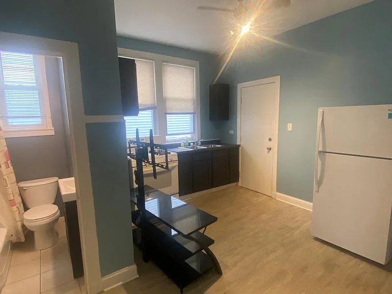 4848 S Honore St #1F — Photo 8