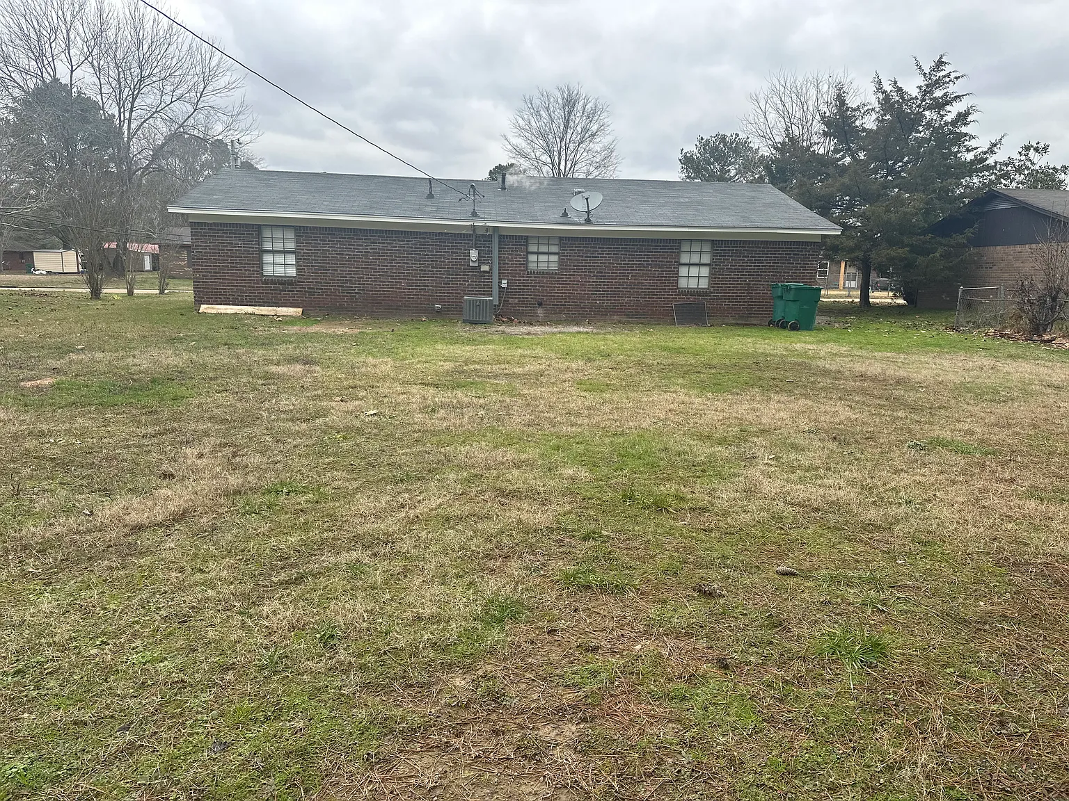 3 bed, 1100 sqft, $1,000 — Photo 3