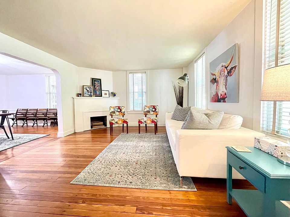 109 E College St, Granville, OH 43023 Zillow