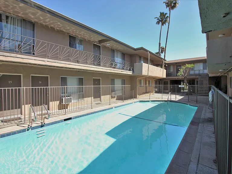 Sepulveda Apartments — Photo 35