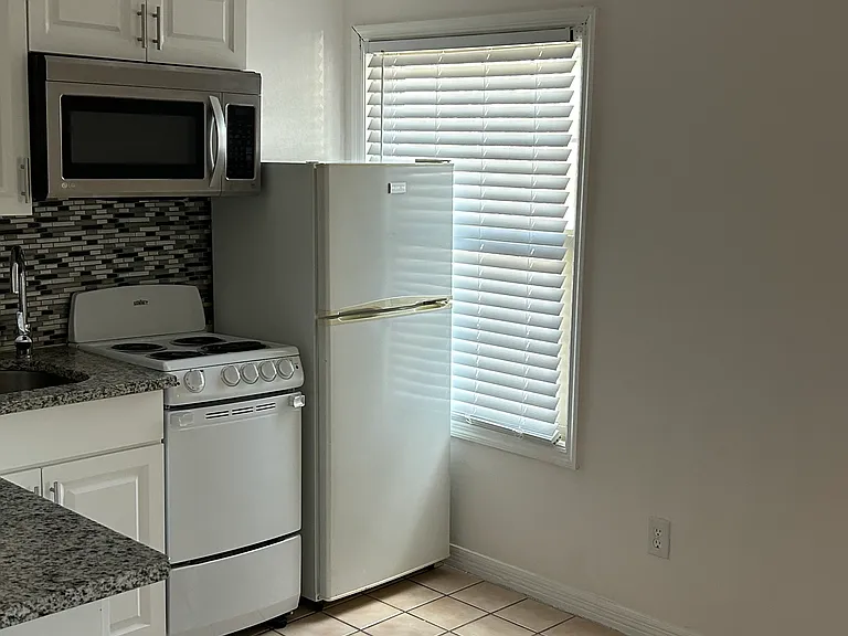 610 Georgetown Dr #10 — Photo 3