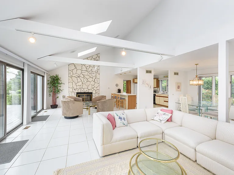 14 Canal Way — Photo 3
