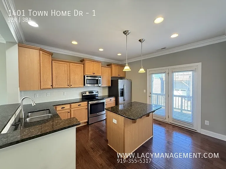 1401 Town Home Dr #1 — Photo 6