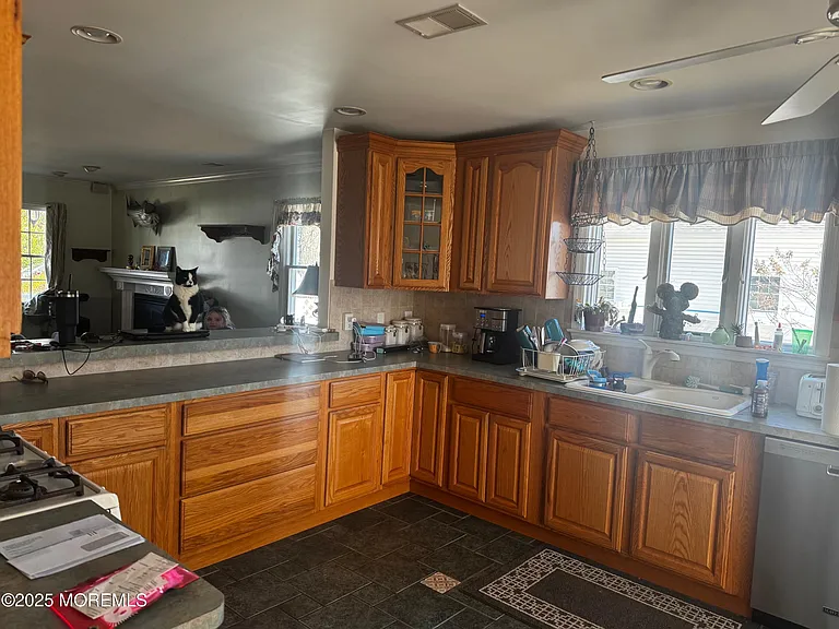 1709 Maple St — Photo 2
