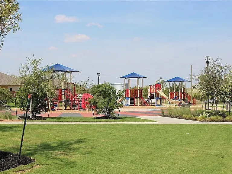 129 Jubilee Dr — Photo 32