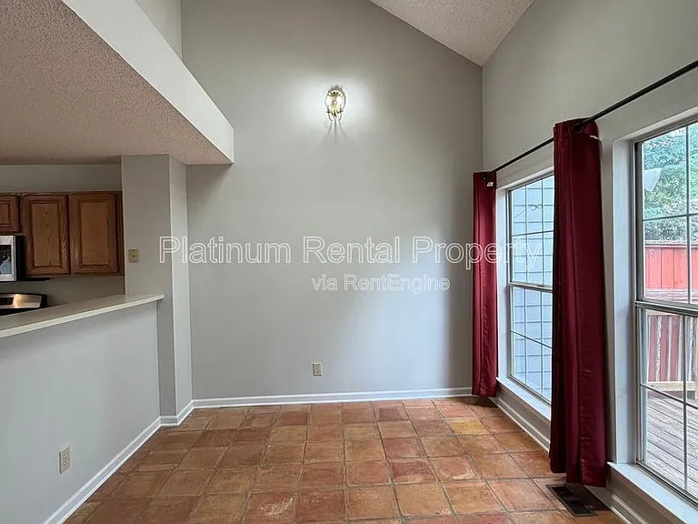 2196 Goodwood Blvd SE — Photo 8