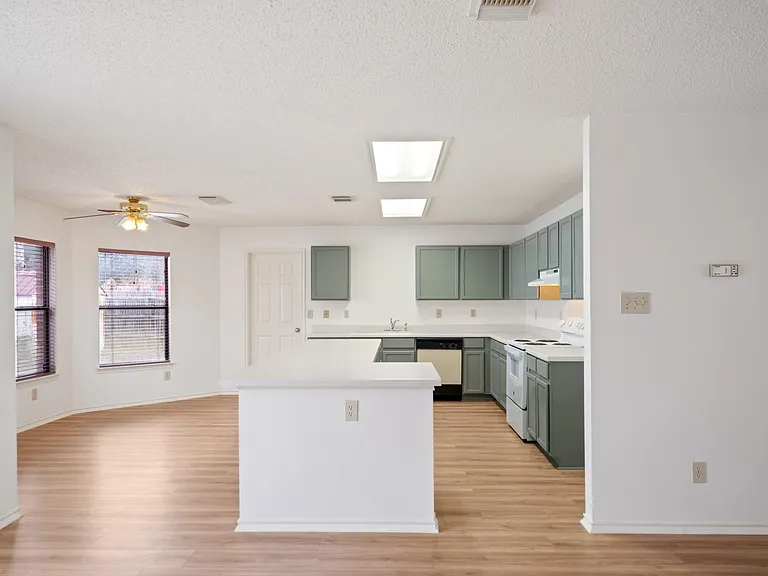 1688 Fir Cir — Photo 10