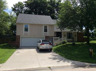 505 Tanglewood Dr, Saint Joseph, MO 64506