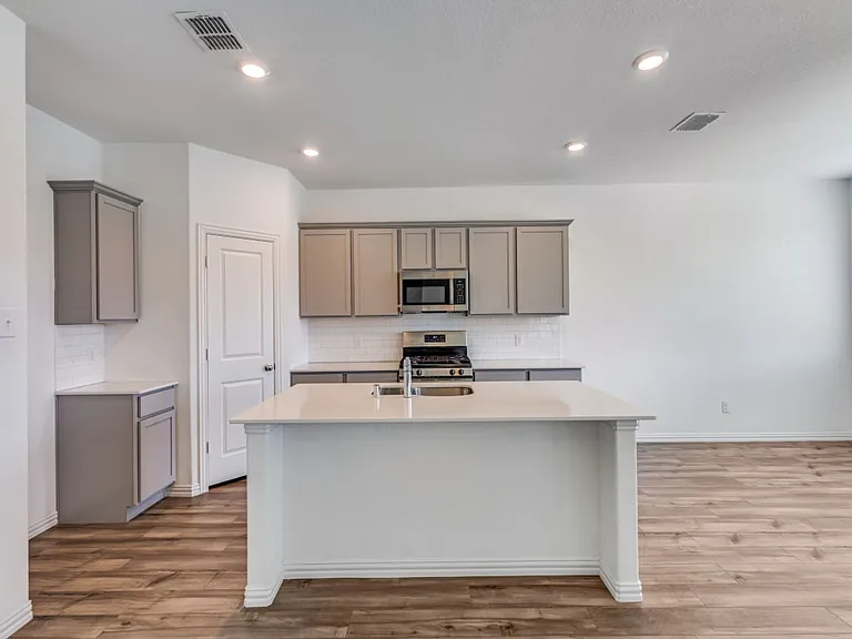 1601 Madison Dr — Photo 8