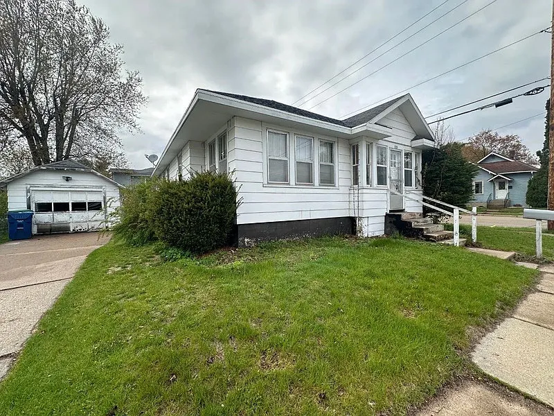 105 Lincoln Ave