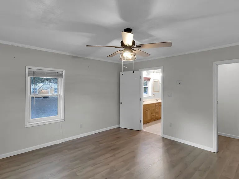 300 Wildwood St — Photo 15