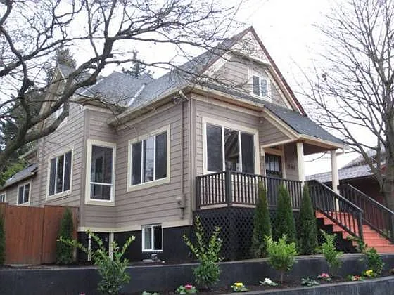 940 NE Oneonta St photo 1