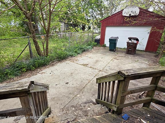 3rd image of 820 Seymour Ave
