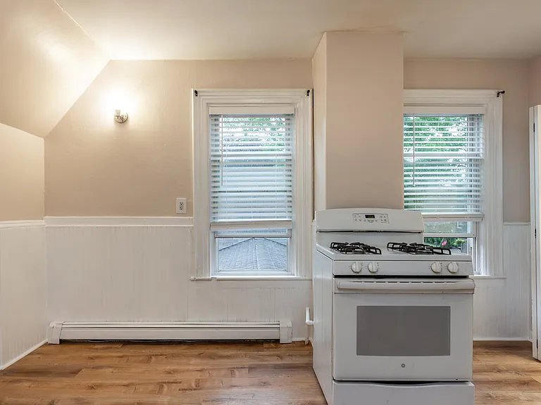19 Everett St #2 — Photo 5