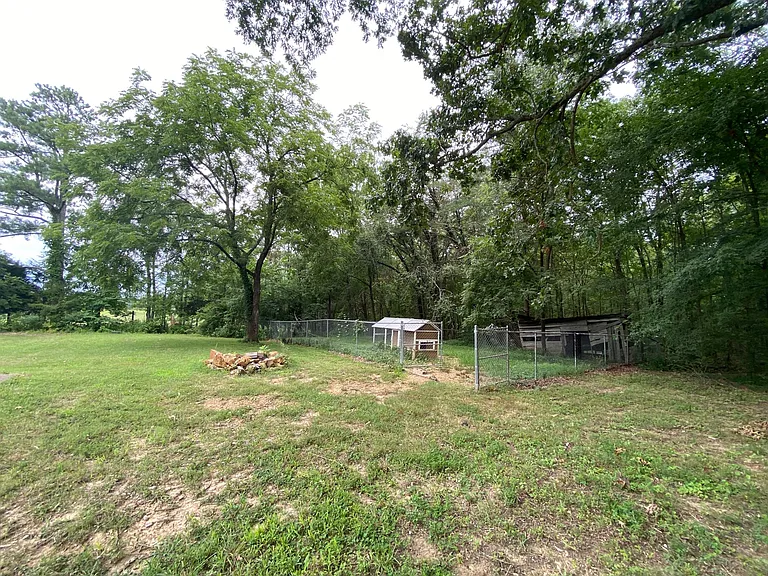 1050 Clarence Binkley Rd — Photo 4