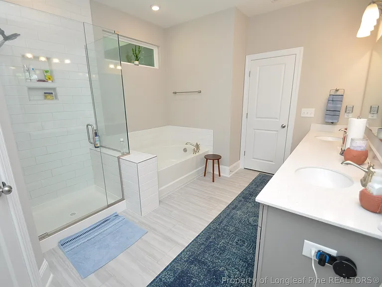 1004 Pyrenees Way — Photo 34