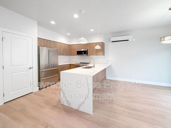 4337 N Greentrail Ln