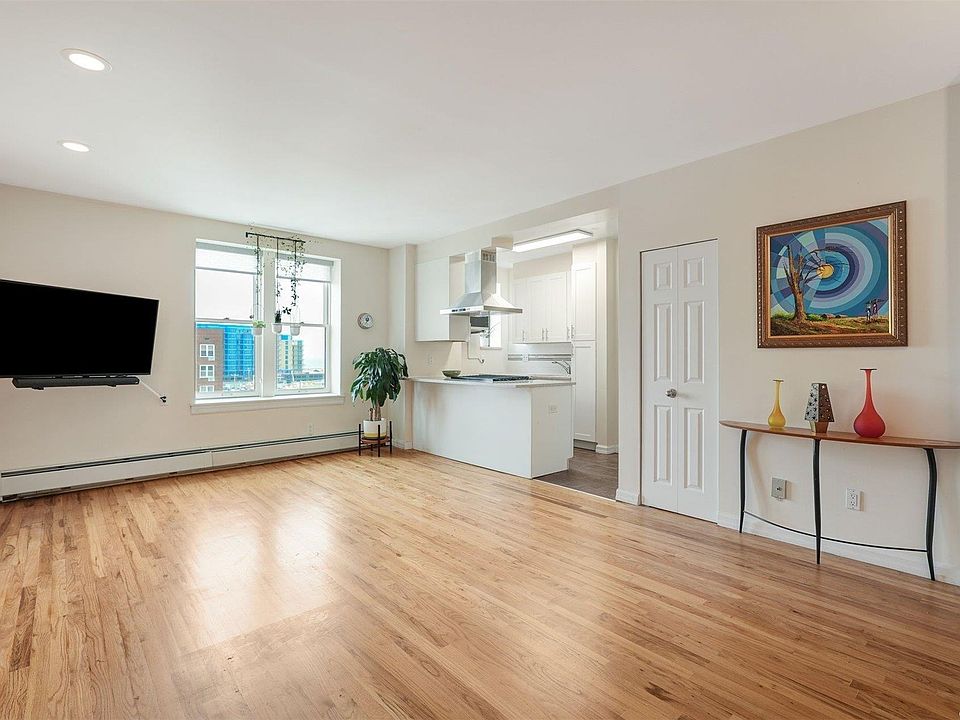 1st image of 25 W Broadway #603