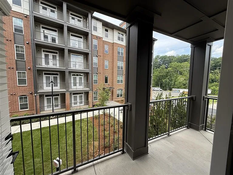 District on the Etowah Apartments — Photo 897