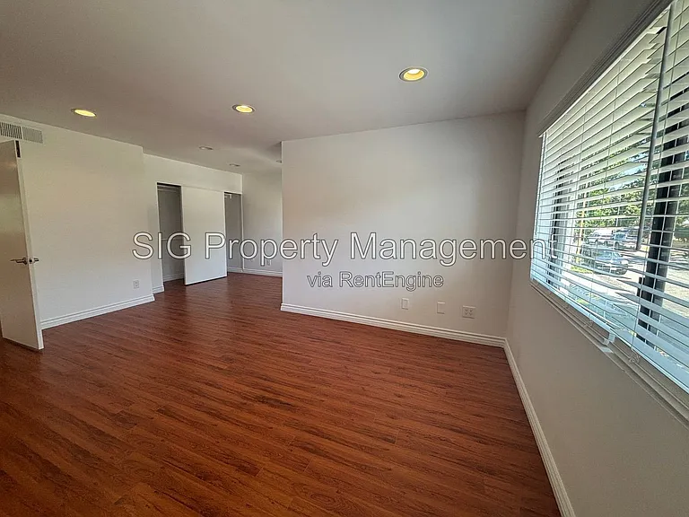 3200 Fairesta St #5 — Photo 11