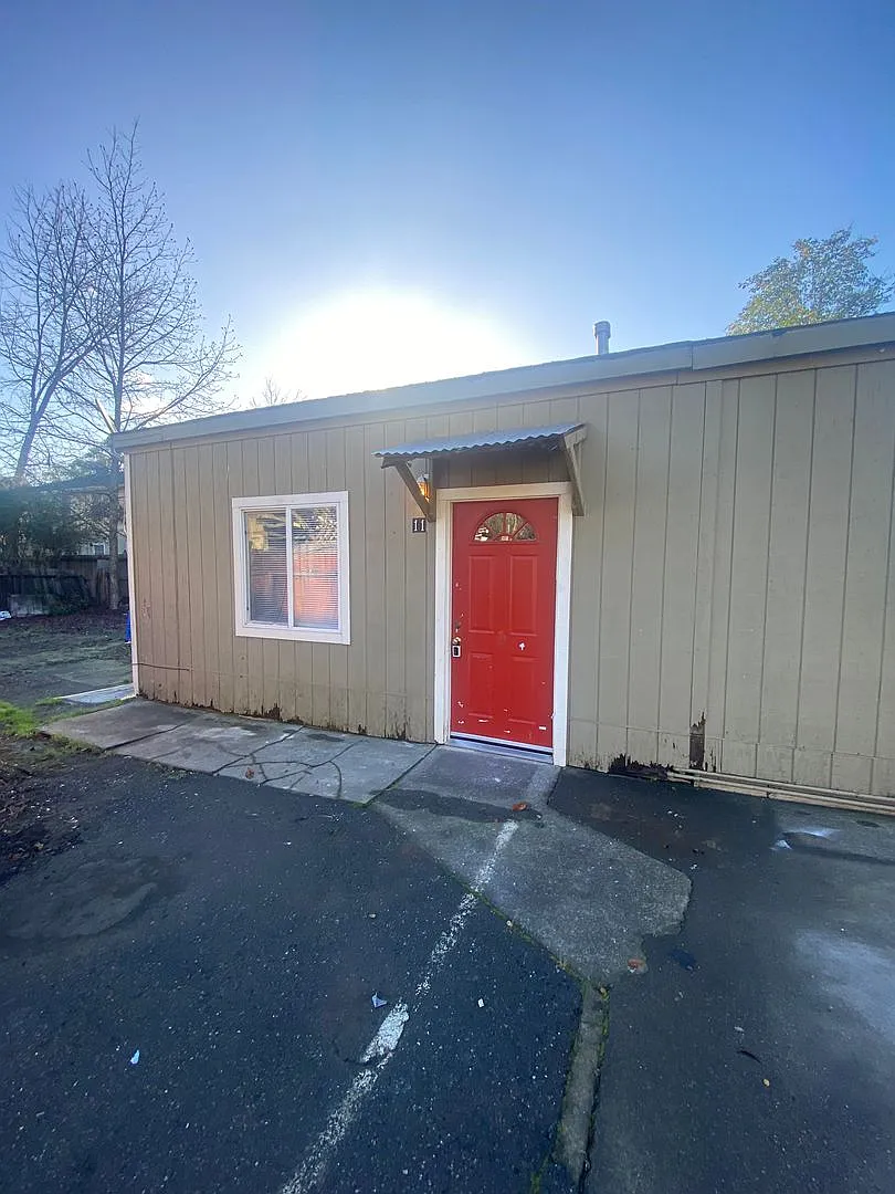 450 N Cloverdale Blvd #11 photo 1