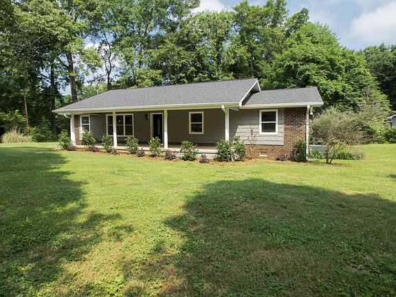 3rd image of 702 Dogwood Cir