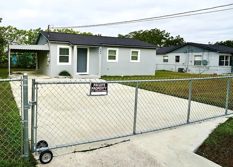 885 Ruby Ave — Photo 1