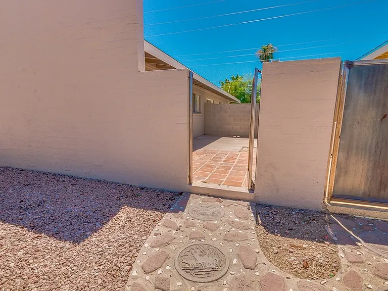 $0 First Month Rent! Remodeled 2 Bed Casita w/ Private Patio, W/D & Pool — Photo 27