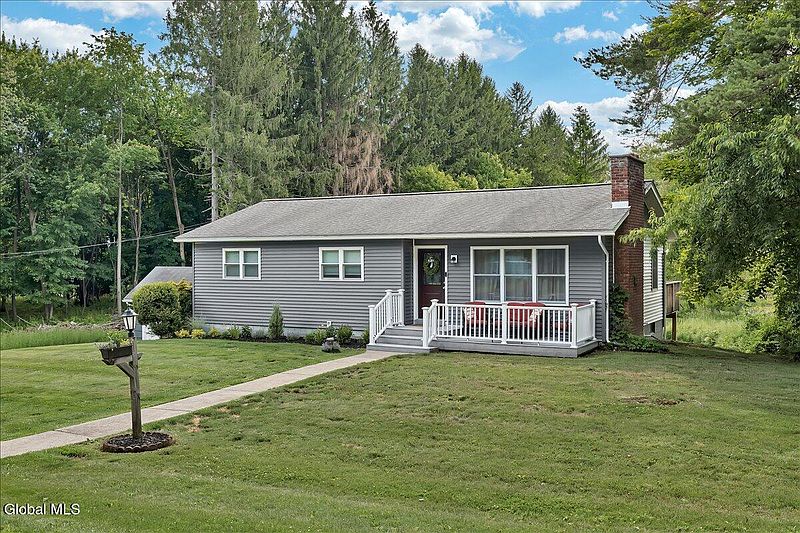 4th image of 19 Cobb Hill Road